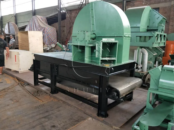 Machine de fabrication de copeaux de bois exportés