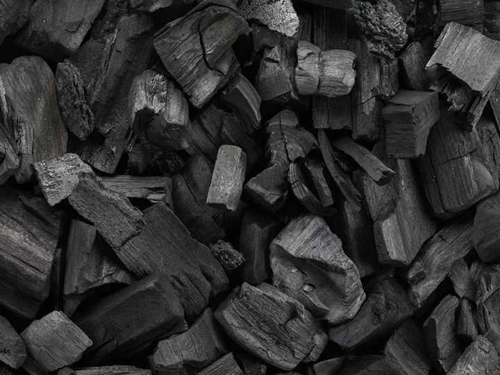 charbon de bois en morceaux